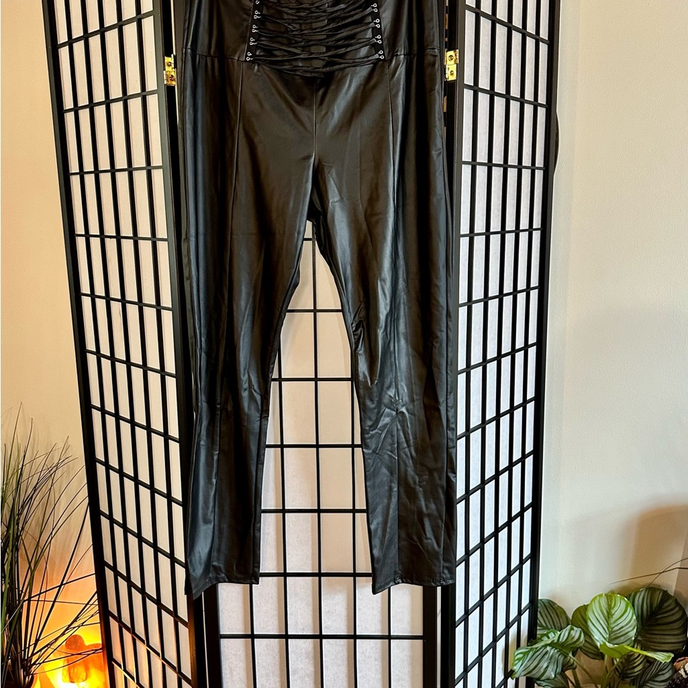 NWOT Janette Plus Faux Leather Lace-Up Front Pants (2X) – Manufacturing Flaw